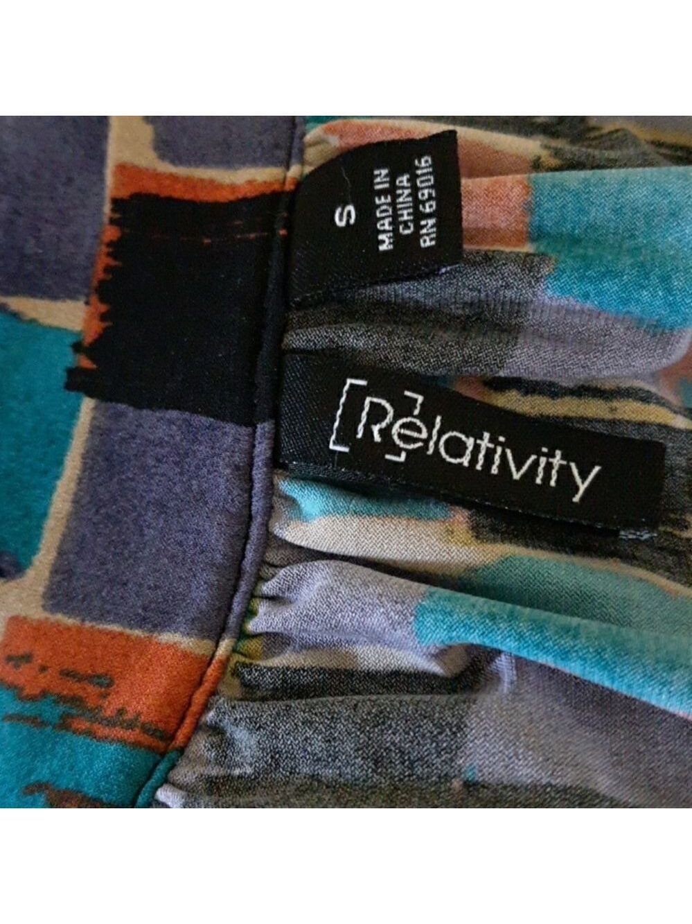 Relativity Colorful Gold Sequence Top - Picture 7 of 8